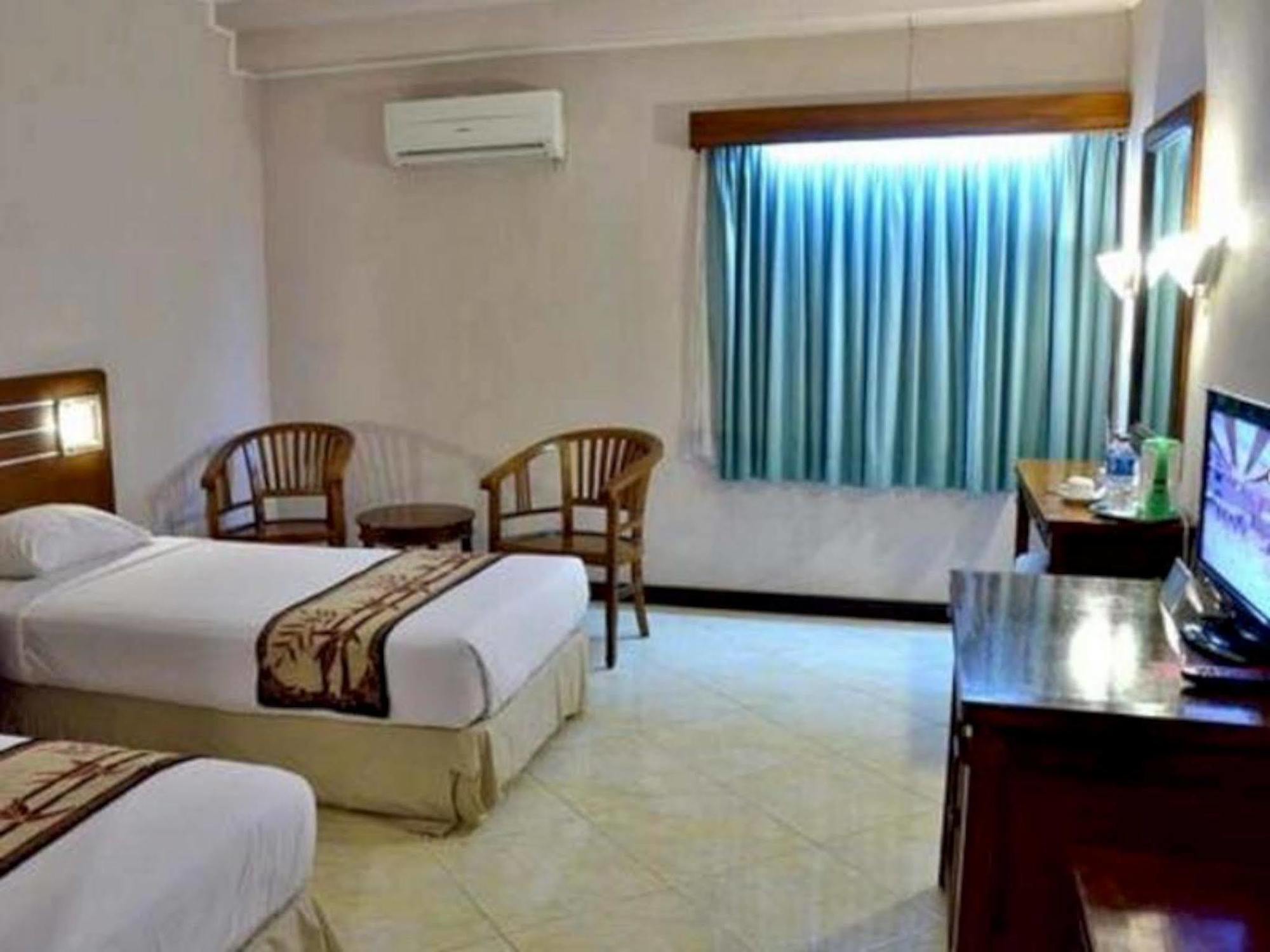 Bahari Inn Tegal Zewnętrze zdjęcie