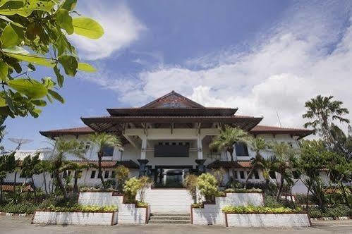Bahari Inn Tegal Zewnętrze zdjęcie