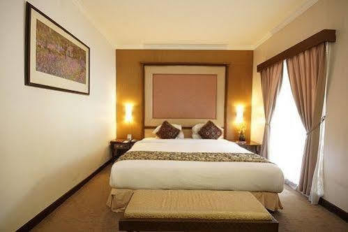 Bahari Inn Tegal Zewnętrze zdjęcie
