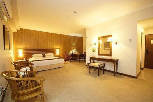 Bahari Inn Tegal Zewnętrze zdjęcie