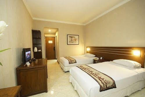 Bahari Inn Tegal Zewnętrze zdjęcie