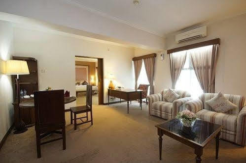 Bahari Inn Tegal Zewnętrze zdjęcie