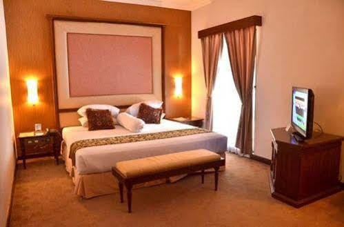 Bahari Inn Tegal Zewnętrze zdjęcie